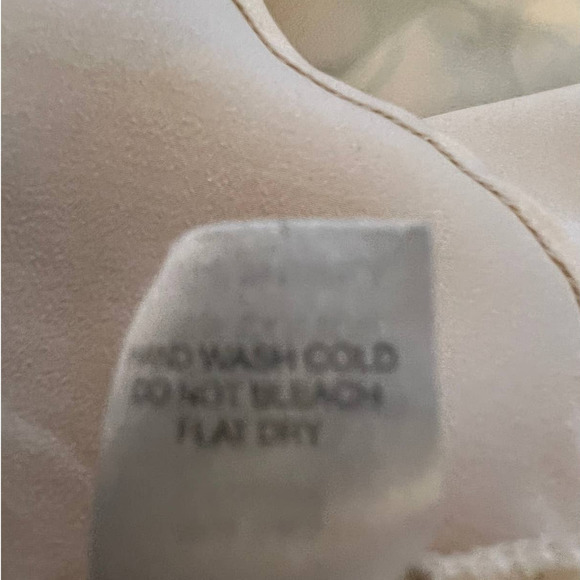 Charming Charlie Sleeveless Blouse Cream w/Crochet Lace on Back Neckline Size M - Picture 6 of 6